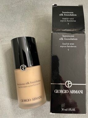 Giorgio Armani Luminous Silk Foundation (4) NIB